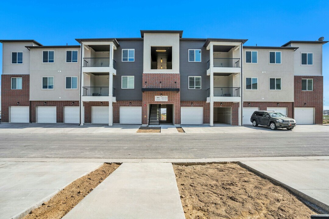 3325 1830 North H303 in Lehi, UT - Building Photo