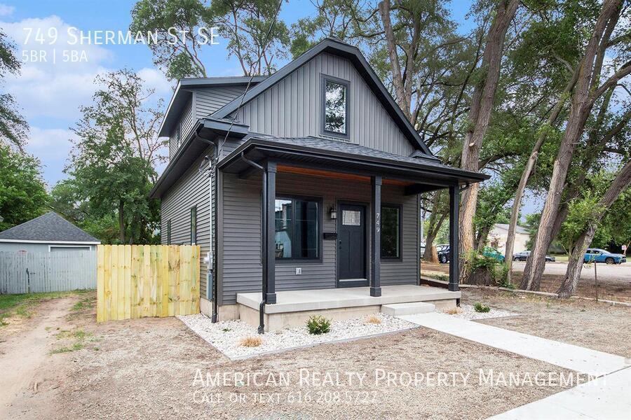 749 Sherman St SE in Grand Rapids, MI - Building Photo