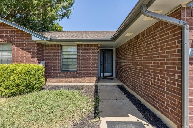 2101 Harbor Dr in Norman, OK - Foto de edificio - Building Photo