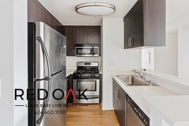 7810 Topanga Canyon Blvd in Los Angeles, CA - Building Photo - Building Photo