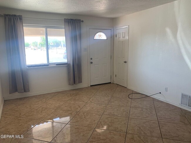 9924 Minuteman St in El Paso, TX - Building Photo - Building Photo