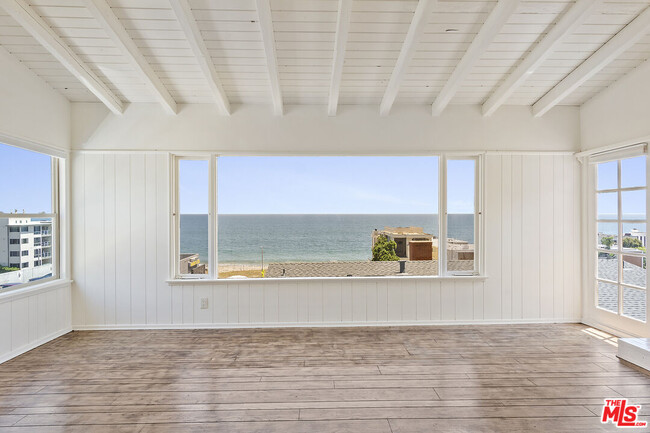 22607 Pacific Coast Hwy in Malibu, CA - Building Photo - Building Photo