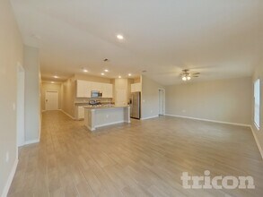 9496 Revere Ave in Leesburg, FL - Foto de edificio - Building Photo