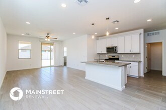 3723 E Sandoval Dr in San Tan Valley, AZ - Foto de edificio - Building Photo