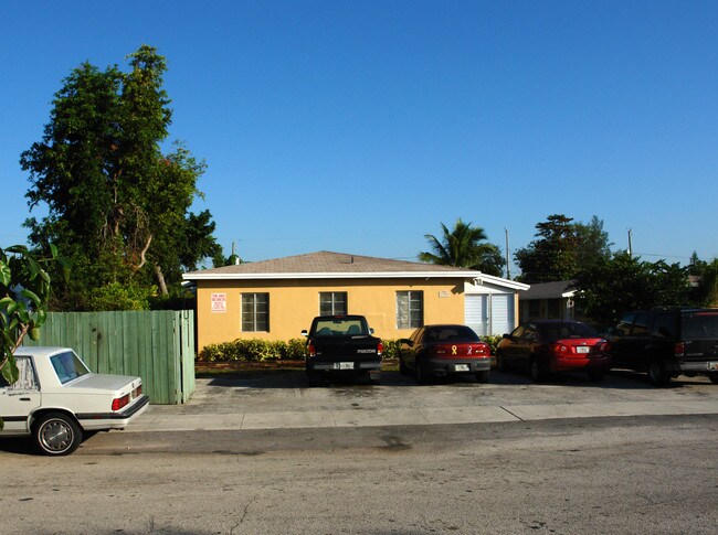 Monroe Street Apartments in Hollywood, FL - Building Photo - Building Photo