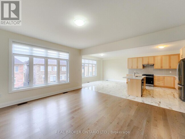 72 Kentledge Ave in East Gwillimbury, ON - Building Photo - Building Photo
