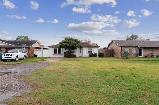 2808 Pritchard Rd in Marrero, LA - Foto de edificio - Building Photo