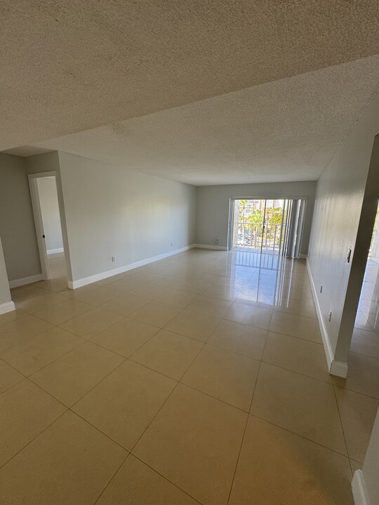 7745 SW 86th St, Unit D315 in Miami, FL - Building Photo