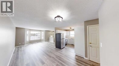 9702-9126 126 Ave in Grande Prairie, AB - Building Photo - Building Photo