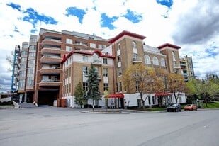 4700 Rue Sainte-Catherine O in Westmount, QC - Building Photo