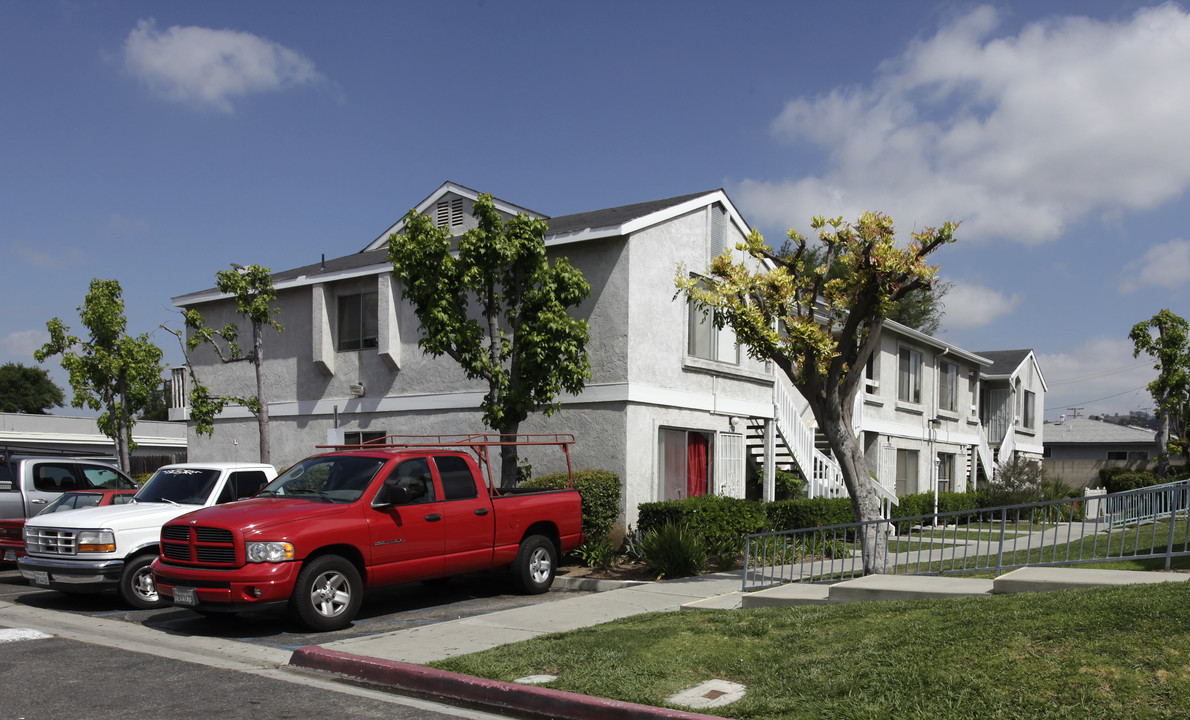 Parkview Terrace Apartments in La Habra, CA - Building Photo