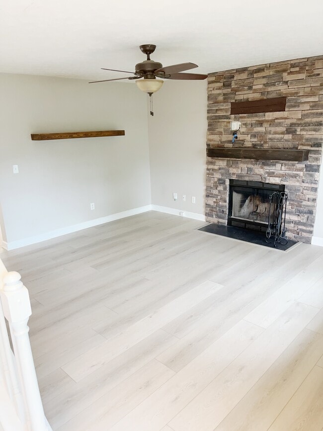 129 Baker Springs Ln in Spring Hill, TN - Building Photo - Building Photo
