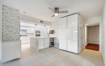 10630 Olympia Dr in Houston, TX - Building Photo - Building Photo