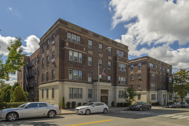 136 & 138 Highland Avenue in Somerville, MA - Foto de edificio - Building Photo