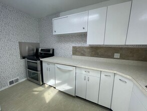 104 Maple Grove Dr in Pittsfield, MA - Building Photo - Building Photo