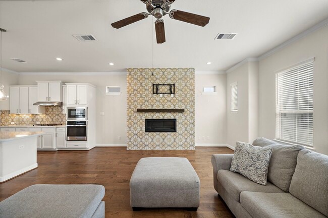 4003 Centre Valley Ln