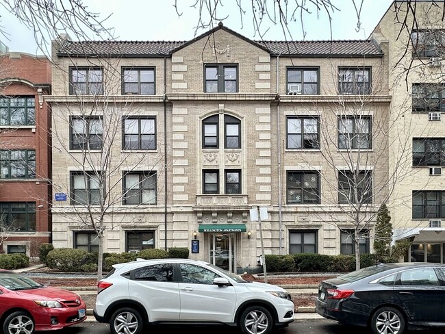 513 W Wellington Ave, Unit J00P in Chicago, IL - Building Photo - Building Photo
