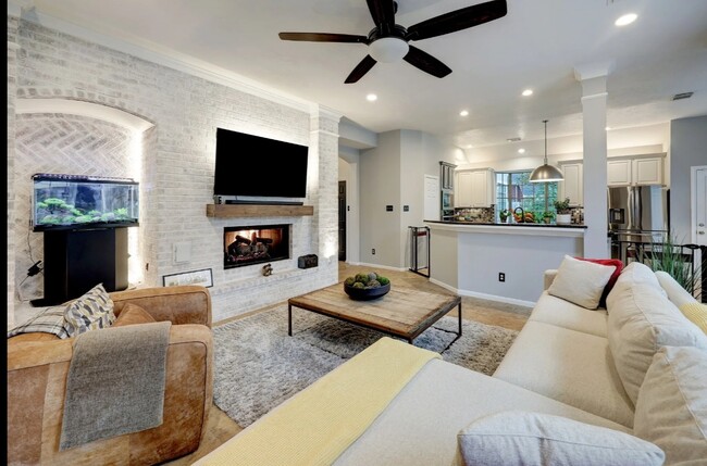 7807 Allegro Dr in Houston, TX - Building Photo - Building Photo