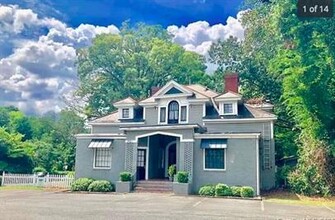 Louise Manor in Charlotte, NC - Building Photo - Interior Photo