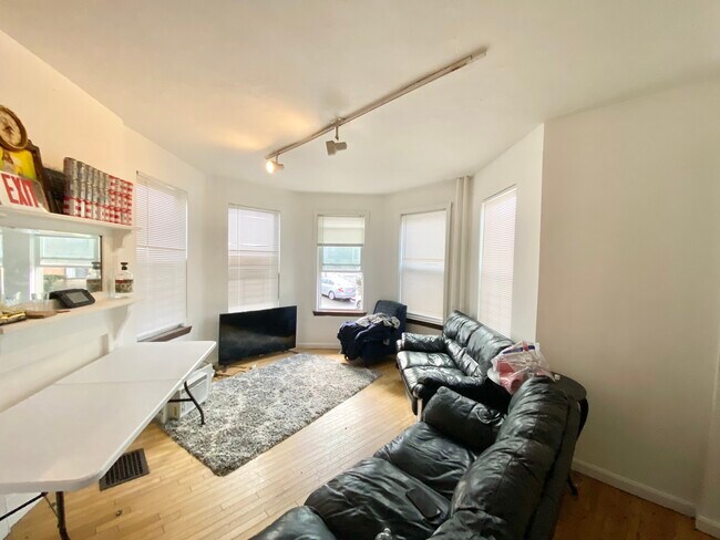 10 Parker Hill Ave in Boston, MA - Foto de edificio - Building Photo