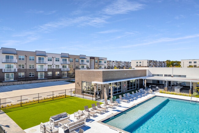 Resia Dallas West Apartments