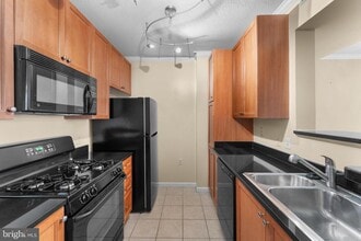 851 N Glebe Rd in Arlington, VA - Building Photo - Building Photo