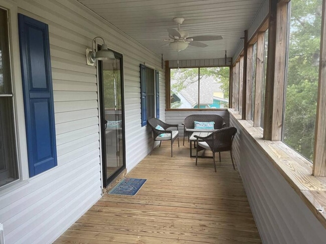 321 NE 59th St in Oak Island, NC - Building Photo - Building Photo