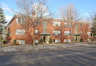 589 Cleveland Ave S in St. Paul, MN - Foto de edificio - Building Photo