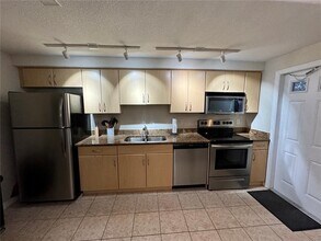 960 Highland St in Sarasota, FL - Building Photo - Building Photo