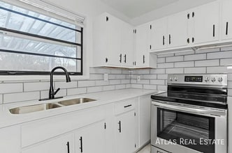 4912 N Sycamore Dr in Kansas City, MO - Building Photo - Building Photo