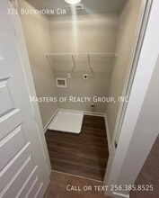 311 Buckhorn Cir in Weaver, AL - Foto de edificio - Building Photo