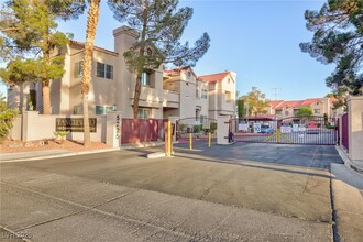 5225 W Reno Ave in Las Vegas, NV - Building Photo - Building Photo