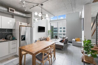 690 SW 1st Ct in Miami, FL - Building Photo - Building Photo