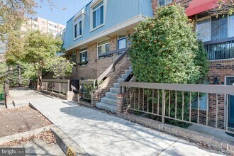 1775 S Hayes St in Arlington, VA - Building Photo - Building Photo