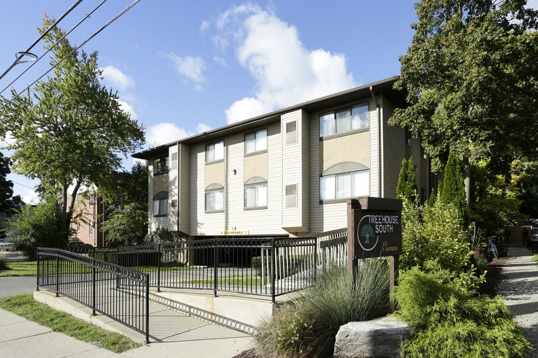 Treehouse South Apartments in East Lansing, MI - Building Photo