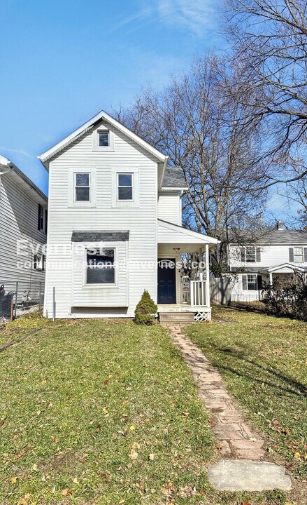 1494 Manchester Ave in Columbus, OH - Building Photo