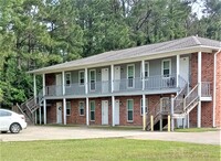 Creekwood Townhomes in Hammond, LA - Foto de edificio - Building Photo