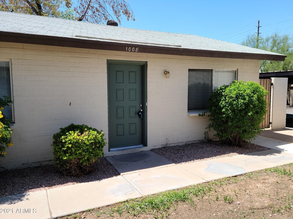 1008 E Malibu Dr in Tempe, AZ - Foto de edificio