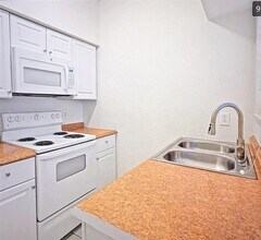 2021 Spenwick Dr in Houston, TX - Building Photo - Building Photo