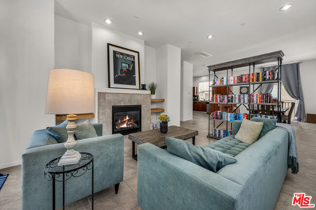 6532 S Para Way in Los Angeles, CA - Building Photo - Building Photo