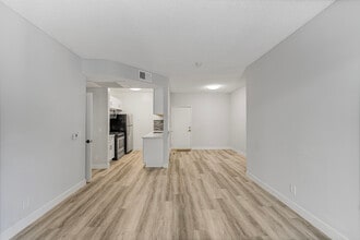 Catalina Apartments in Los Angeles, CA - Building Photo - Building Photo