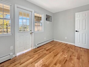 19624 Hillside Ave in Hollis, NY - Building Photo - Building Photo