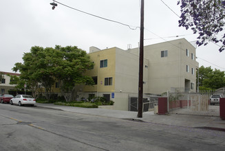 Barnsdall Court Apartments I in Los Angeles, CA - Building Photo - Building Photo