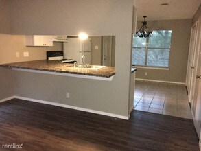 8105 Dunn St in Austin, TX - Building Photo - Building Photo