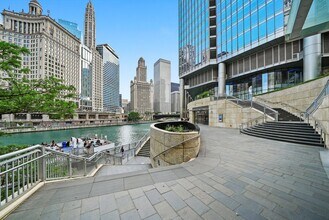 405 N Wabash Ave in Chicago, IL - Building Photo - Building Photo