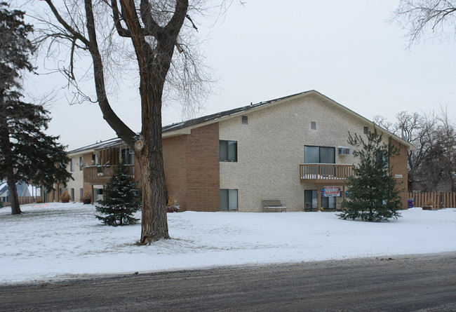 2209 Branch Ave in Anoka, MN - Foto de edificio - Building Photo