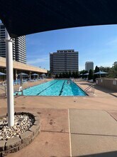 2525 Main St, Unit 703 in Kansas City, MO - Foto de edificio - Building Photo