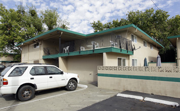 Camellia Apartments in Davis, CA - Building Photo - Building Photo