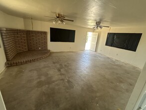 17695 Ave 12 in Madera, CA - Foto de edificio - Building Photo