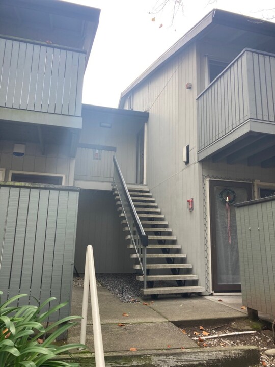 410 Boardwalk Ave, Unit 10 in San Bruno, CA - Foto de edificio